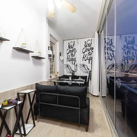 Spacious Apartment Near Shopping Malls In Kepez, Antalya אנטליה